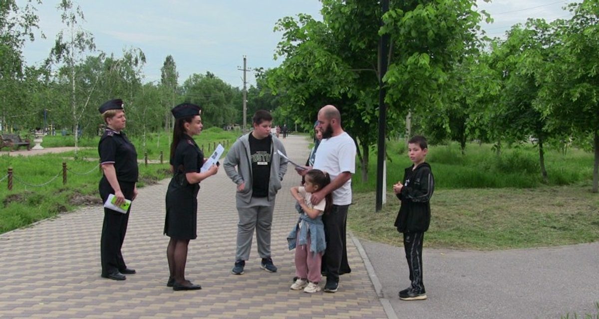 В Парке Победы Моздокского района полицейские и дружинники провели профилактический рейд